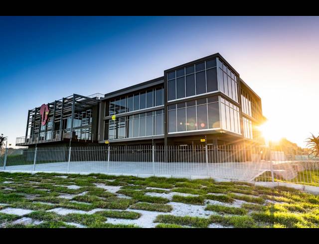 400M² BUSINESS CENTRE TO LET IN SOUTH END